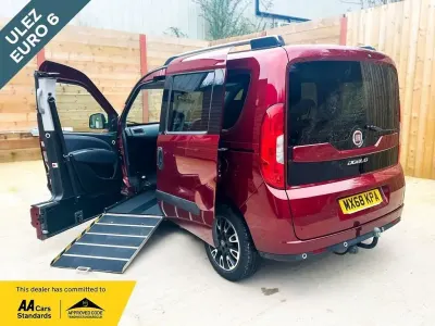 Używany Fiat Doblò Lounge 2018 Czerwony Minivan