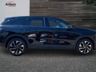 Używany Vauxhall Grandland X GSe 134 KM (98 kW) 2024 Czarny SUV