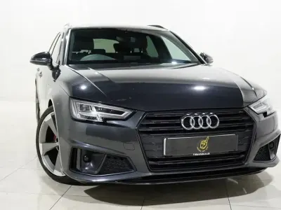 Begagnad Audi A4 Black Edition 150 HK (110 kW) 2019 Grå Kombi