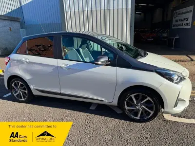 Używany Toyota Yaris 111 KM (81 kW) 2019 Biały Hatchback