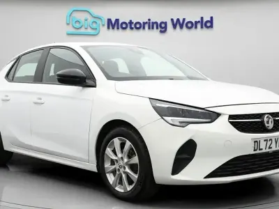 Second-hand Vauxhall Corsa Design Edition 75 CP (55 kW) 2023 Alb Hatchback