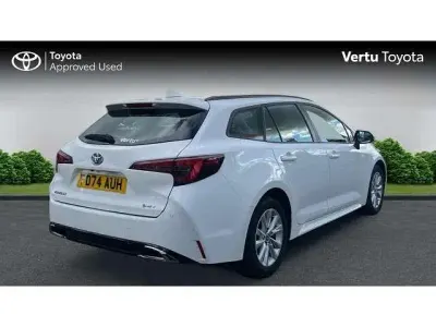 Używany Toyota Corolla 140 KM (102 kW) 2024 Biały Kombi