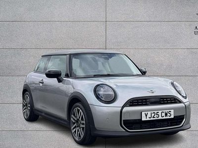 Usado Mini Cooper Hatch 113 kW (154 CV) 2025 Plateado Utilitario
