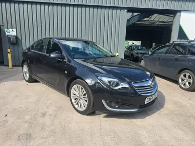 Käytetty Vauxhall Insignia Design Edition 140 HP (102 kW) 2014 Musta Viistoperä
