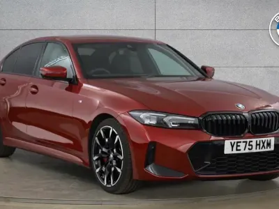 Begagnad BMW 320 M Sport 181 HK (133 kW) 2025 Röd