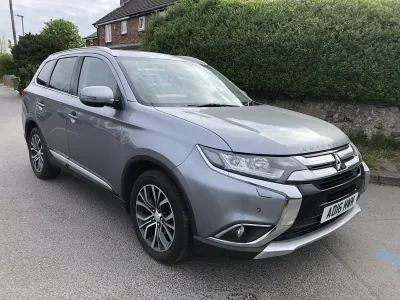 Usado Mitsubishi Outlander 147 HP (108 kW) 2016 Cinzento SUV