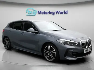 Begagnad BMW 118 M Sport 150 HK (110 kW) 2021 Grå Halvkombi