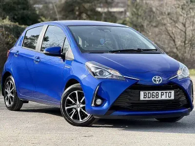 Usado Toyota Yaris Hybrid 2018 Azul Utilitario