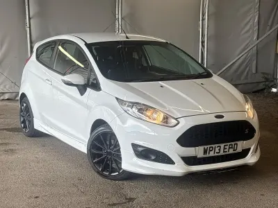 Used Ford Fiesta Zetec 2013 White Hatchback