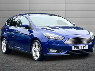 Used Ford Focus Zetec 125 HP (91 kW) 2017 Deep impact blue Hatchback