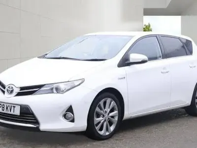Used Toyota Auris Hybrid 136 HP (100 kW) 2014 Hatchback