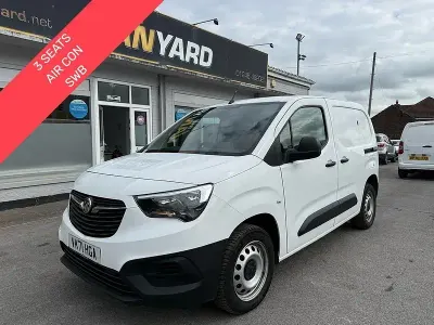 Second-hand Vauxhall Combo Edition 75 CP (55 kW) 2022 Alb Monovolum