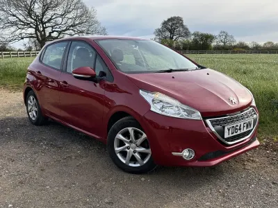 Used Peugeot 208 Active 68 HP (50 kW) 2014 Red Hatchback