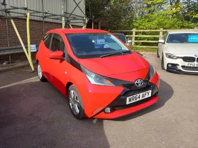 Used Toyota Aygo x-press 68 HP (50 kW) 2014 Red Hatchback