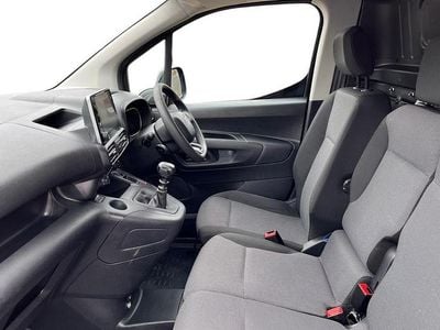 Used Citroën Berlingo 99 HP (72 kW) 2022 Black MPV