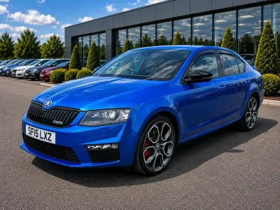 Usado Skoda Octavia vRS 2015 Azul Familiar