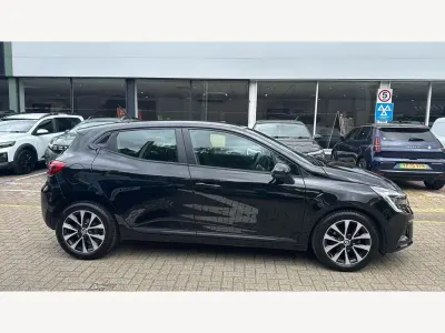 Used Renault Clio Iconic 90 HP (66 kW) 2021 Black Hatchback