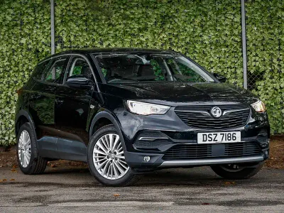 Used Vauxhall Grandland X Business Edition 130 HP (95 kW) 2019 Black SUV