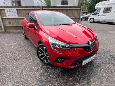 Used Renault Clio Iconic 100 HP (73 kW) 2019 Red Hatchback