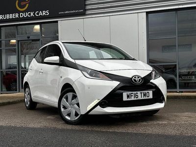 Used Toyota Aygo X-play 68 HP (50 kW) 2016 White Hatchback