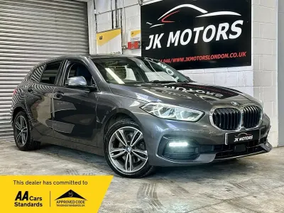 Usado BMW 118 Sport Line 2019 Gris Utilitario