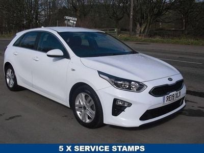 Used Kia Ceed 114 HP (83 kW) 2019 White Hatchback