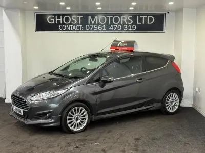 Begagnad Ford Fiesta Zetec 2016 Grå Halvkombi