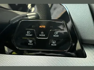 Second-hand VW Golf VIII GTE 272 CP (200 kW) 2025 Negru Hatchback