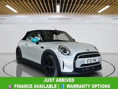 Usado Mini Cooper Cabriolet Classic 136 HP (100 kW) 2021 Prateado Cabrios