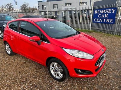 Used Ford Fiesta Zetec 82 HP (60 kW) 2014 Red Hatchback