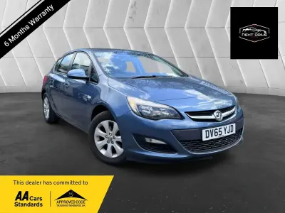 Used Vauxhall Astra Design Edition 115 HP (84 kW) 2015 Blue Hatchback
