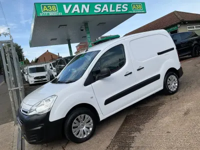 Used Citroën Berlingo 100 HP (73 kW) 2018 White MPV