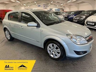 Green Used 2009 Vauxhall Astra Design Edition Hatchback | £3,200 (A bit pricey)