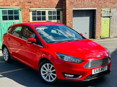 Used Ford Focus Titanium 125 HP (91 kW) 2015 Red Hatchback