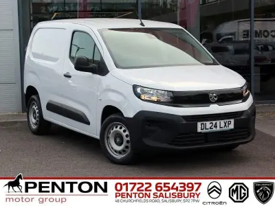 Second-hand Vauxhall Combo S 100 CP (73 kW) 2024 Alb Monovolum
