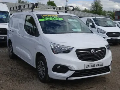 Używany Vauxhall Combo 100 KM (73 kW) 2023 Biały Minivan
