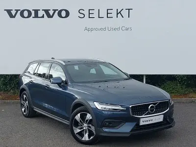 Used Volvo V60 CC 197 HP (144 kW) 2021 Blue Estate