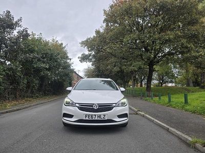 Used Vauxhall Astra 2017 White Estate