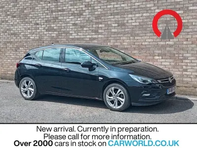 Used Vauxhall Astra SRi 105 HP (77 kW) 2018 Black Hatchback