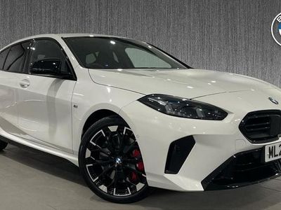 Begagnad BMW M135 Comfort Edition 296 HK (217 kW) 2025 Vit Halvkombi