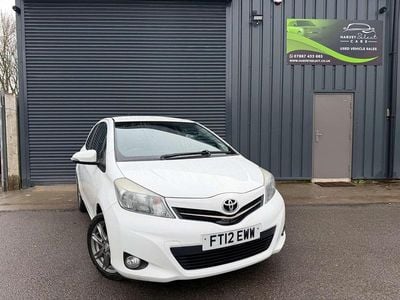 Used Toyota Yaris SR 99 HP (72 kW) 2012 White Hatchback