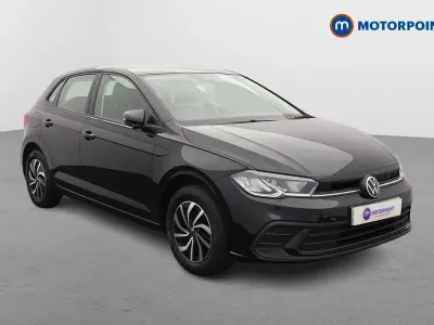Begagnad VW Polo Life 2024 Svart Halvkombi