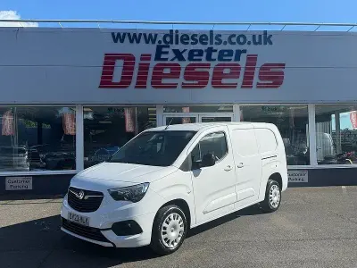 Używany Vauxhall Combo 100 KM (73 kW) 2023 Biały Minivan