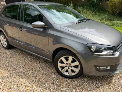 Usado VW Polo Match 60 HP (44 kW) 2011 Cinzento Citadino