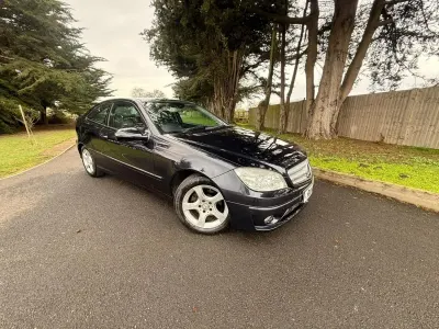 Käytetty Mercedes CLC220 SE 2009 Musta Viistoperä
