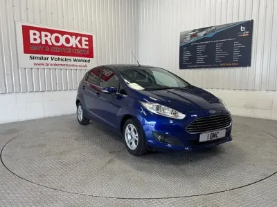 Usado Ford Fiesta Titanium 95 HP (69 kW) 2014 Azul Citadino