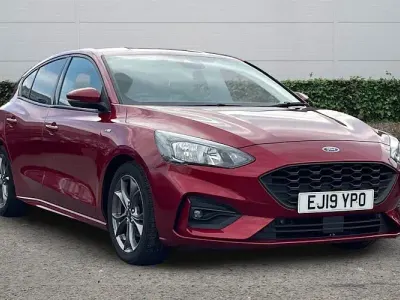 Used Ford Focus ST-Line 125 HP (91 kW) 2019 Red Hatchback