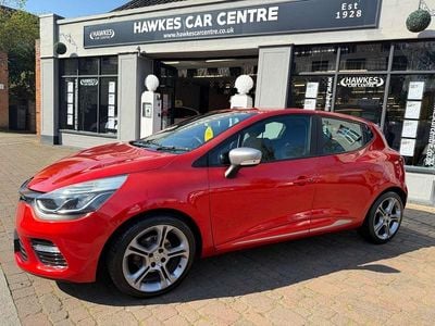 Used Renault Clio IV Dynamique 90 HP (66 kW) 2015 Red Hatchback