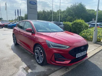 Used Ford Focus ST-Line X 155 HP (114 kW) 2025 Red Hatchback