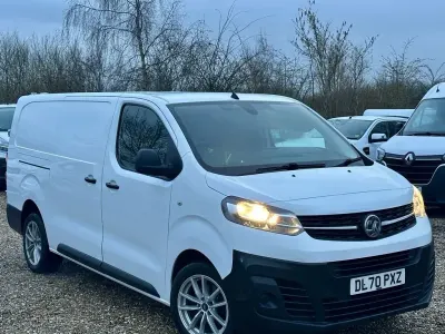 Used Vauxhall Vivaro S 100 HP (73 kW) 2020 White MPV